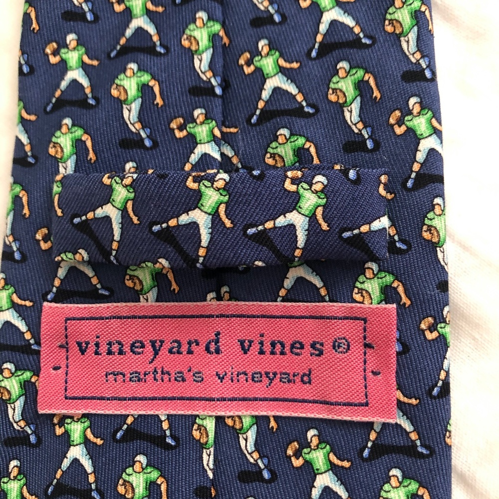 Vineyard Vines Navy football player neck tie NEW